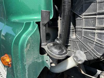 Freightliner Cascadia Right Bracket for a Freightliner CASCADIA 125