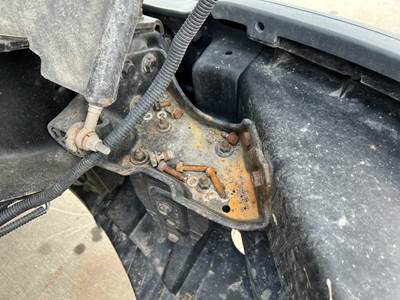 Freightliner Cascadia Right Bracket for a Freightliner CASCADIA 125