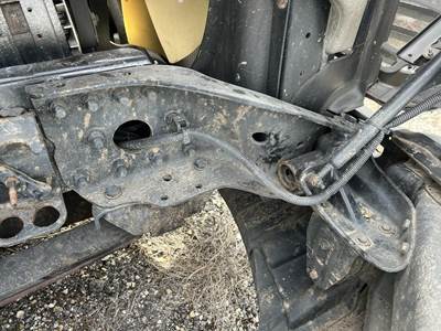 Freightliner Cascadia Right Bracket for a Freightliner CASCADIA 125