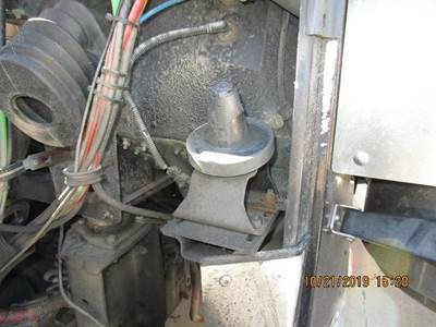 Freightliner FLD132 Left Bracket for a Freightliner FLD132 XL CLASSIC