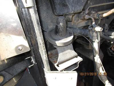 Freightliner FLD132 Right Bracket for a Freightliner FLD132 XL CLASSIC