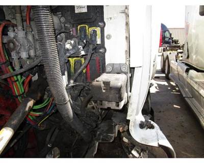 Kenworth T680 Left Bracket for a Kenworth T700