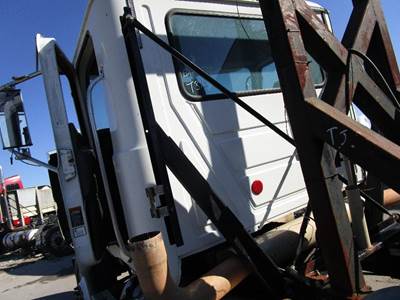 Mack Pinnacle CHU613 Bracket for a Mack CHU613