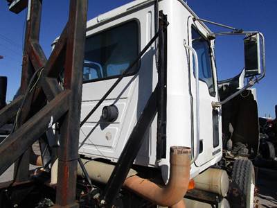 Mack Pinnacle CHU613 Bracket for a Mack CHU613