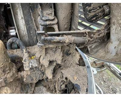 Mack Pinnacle CXU613 Right Bracket for a Mack CXU613