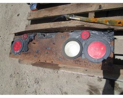 USED REAR SUPPORT REVERSE LIGHT BRACKET/ TAIL LIGHTS