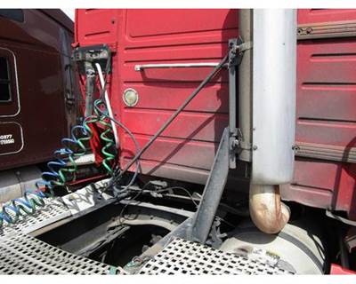 Volvo VNL Bracket