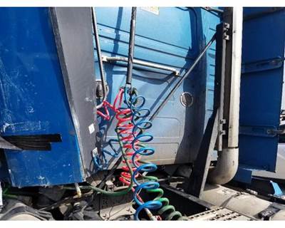 Volvo VNL Bracket