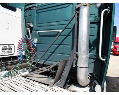 Volvo VNL Bracket