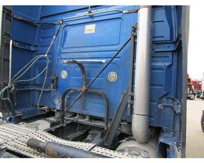Volvo VNL Bracket