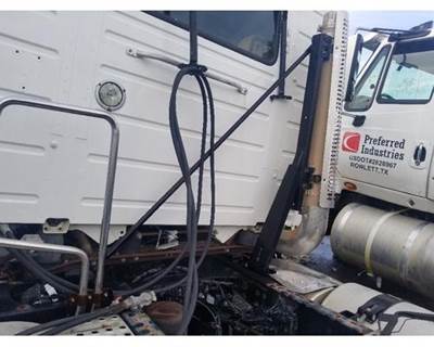 Volvo VNL Bracket