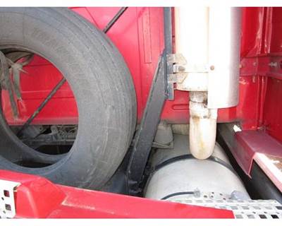 Volvo VNL Bracket