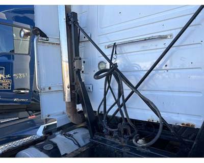 Volvo VNL Bracket