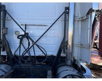 Volvo VNL Bracket