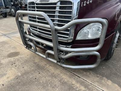 Freightliner Cascadia Front Bumper for a Freightliner CASCADIA 125