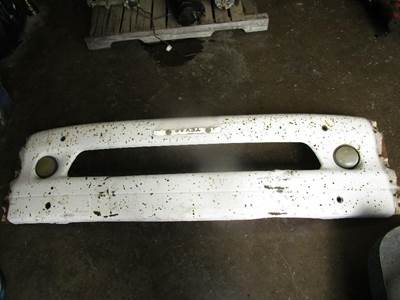 Freightliner Columbia Front Bumper for a Freightliner COLUMBIA 120