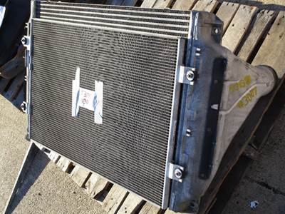 Freightliner Cascadia Charge Air Cooler (ATAAC) for a Freightliner CASCADIA 125