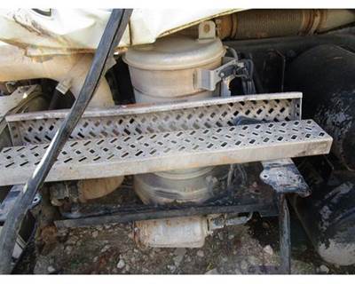 Mack Pinnacle CHU613 DPF Assembly for a Mack CHU613