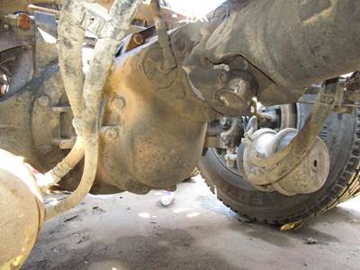 Eaton DSP40 Front Differential for a Peterbilt 386