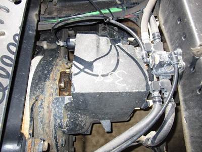 Rockwell RD20145 Front Differential for a Volvo VNL