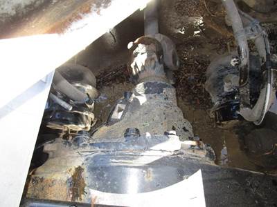 Detroit RT40-NFD Rear Differential for a Freightliner CASCADIA 126