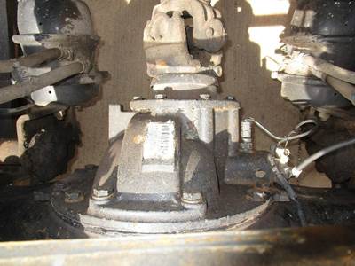 Rockwell MR2014X Rear Differential for a Freightliner CASCADIA 125