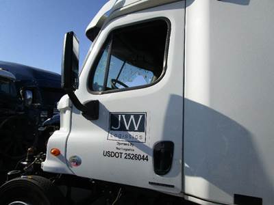 Freightliner Cascadia Left Front Door Assembly for a Freightliner CASCADIA 125