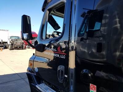 Freightliner Cascadia Left Front Door Assembly for a Freightliner CASCADIA 125