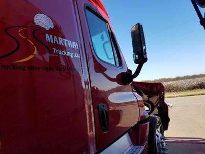 Freightliner Cascadia Right Front Door Assembly for a Freightliner CASCADIA 125