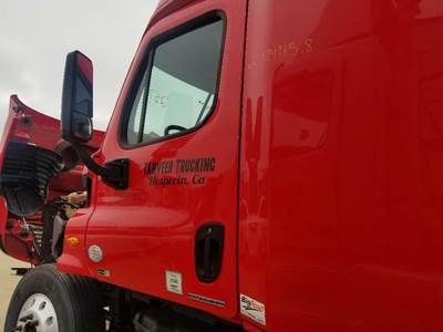 Freightliner Cascadia Left Front Door Assembly for a Freightliner CASCADIA 125