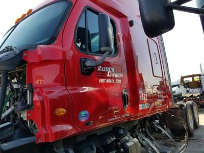 Freightliner Cascadia Left Front Door Assembly for a Freightliner CASCADIA 125