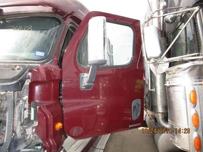 Freightliner Cascadia Left Front Door Assembly for a Freightliner CASCADIA 125