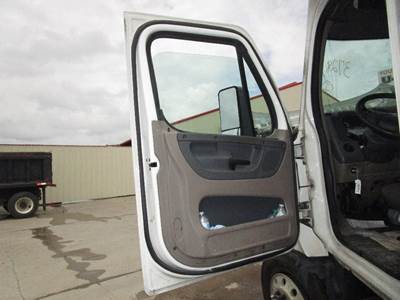 Freightliner Cascadia Left Front Door Assembly for a Freightliner CASCADIA 125