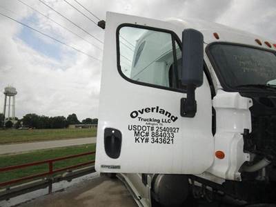 Freightliner Cascadia Right Front Door Assembly for a Freightliner CASCADIA 125