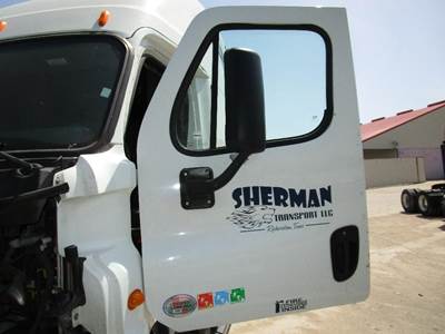 Freightliner Cascadia Left Front Door Assembly for a Freightliner CASCADIA 125