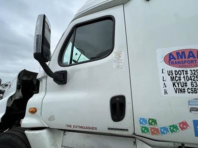 Freightliner Cascadia Left Front Door Assembly for a Freightliner CASCADIA 125
