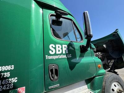 Freightliner Cascadia Right Front Door Assembly for a Freightliner CASCADIA 125