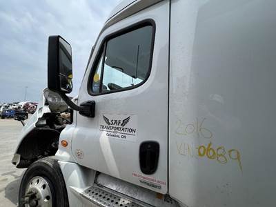 Freightliner Cascadia Left Front Door Assembly for a Freightliner CASCADIA 125