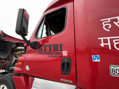 Freightliner Cascadia Left Front Door Assembly for a Freightliner CASCADIA 125