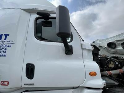 Freightliner Cascadia Right Front Door Assembly for a Freightliner CASCADIA 125