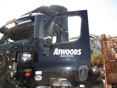 Freightliner Cascadia Left Front Door Assembly for a Freightliner CASCADIA 125