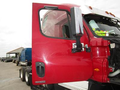 Freightliner Cascadia Right Front Door Assembly for a Freightliner CASCADIA 125