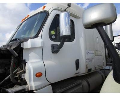 Freightliner Cascadia Left Front Door Assembly for a Freightliner CASCADIA 125