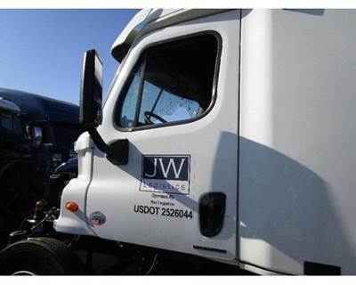 Freightliner Cascadia Left Front Door Assembly for a Freightliner CASCADIA 125