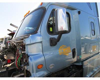 Freightliner Cascadia Left Front Door Assembly for a Freightliner CASCADIA 125