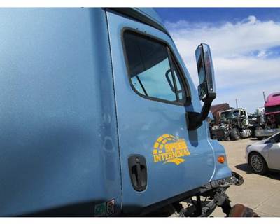 Freightliner Cascadia Right Front Door Assembly for a Freightliner CASCADIA 125