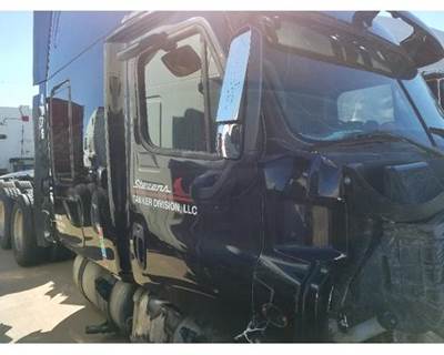 Freightliner Cascadia Right Front Door Assembly for a Freightliner CASCADIA 125