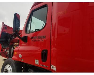 Freightliner Cascadia Left Front Door Assembly for a Freightliner CASCADIA 125