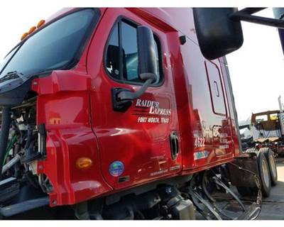 Freightliner Cascadia Left Front Door Assembly for a Freightliner CASCADIA 125