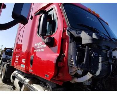 Freightliner Cascadia Right Front Door Assembly for a Freightliner CASCADIA 125